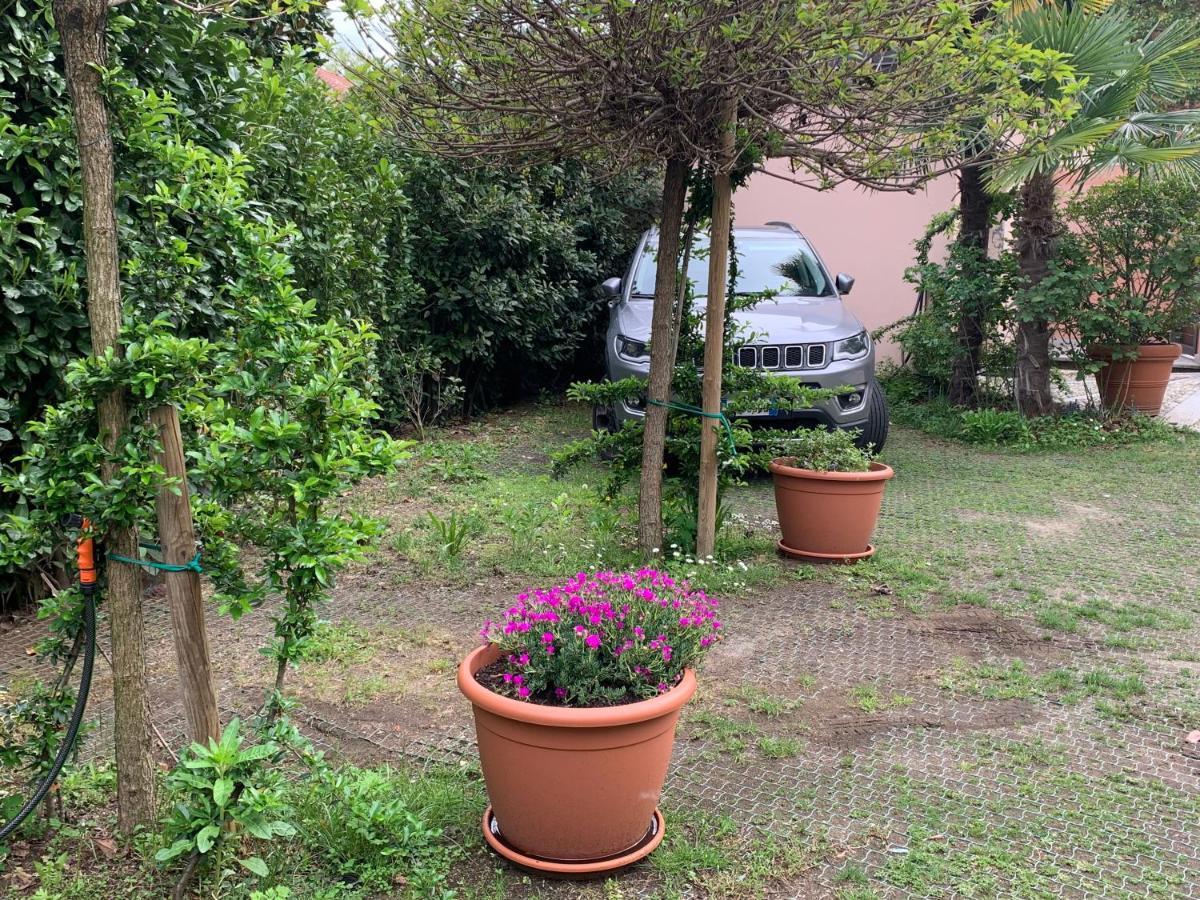 Casabella-Lago Maggiore Lesa Extérieur photo